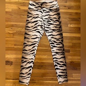 Forever 21 animal print leggings in excellent condition